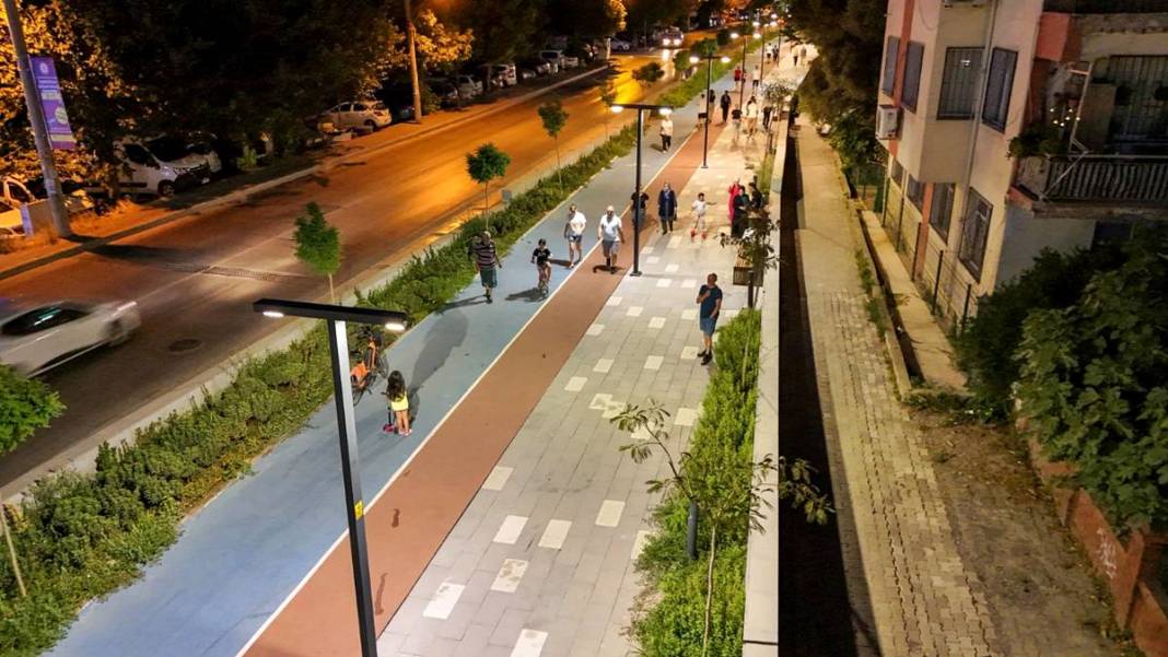 İzmir'de kentin en gözde noktası artık burası! Eski demiryolu hattı artık yaşam hattı 4